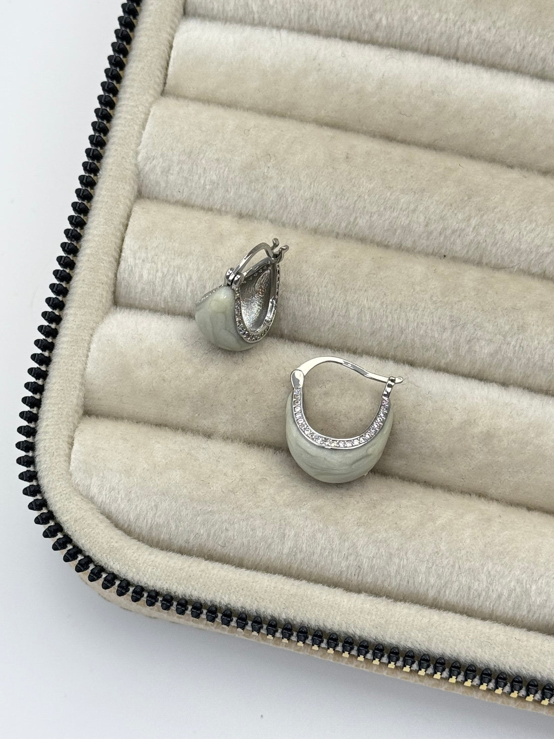 İTHAL GRİ MİNELİ SİLVER HALKA KÜPE