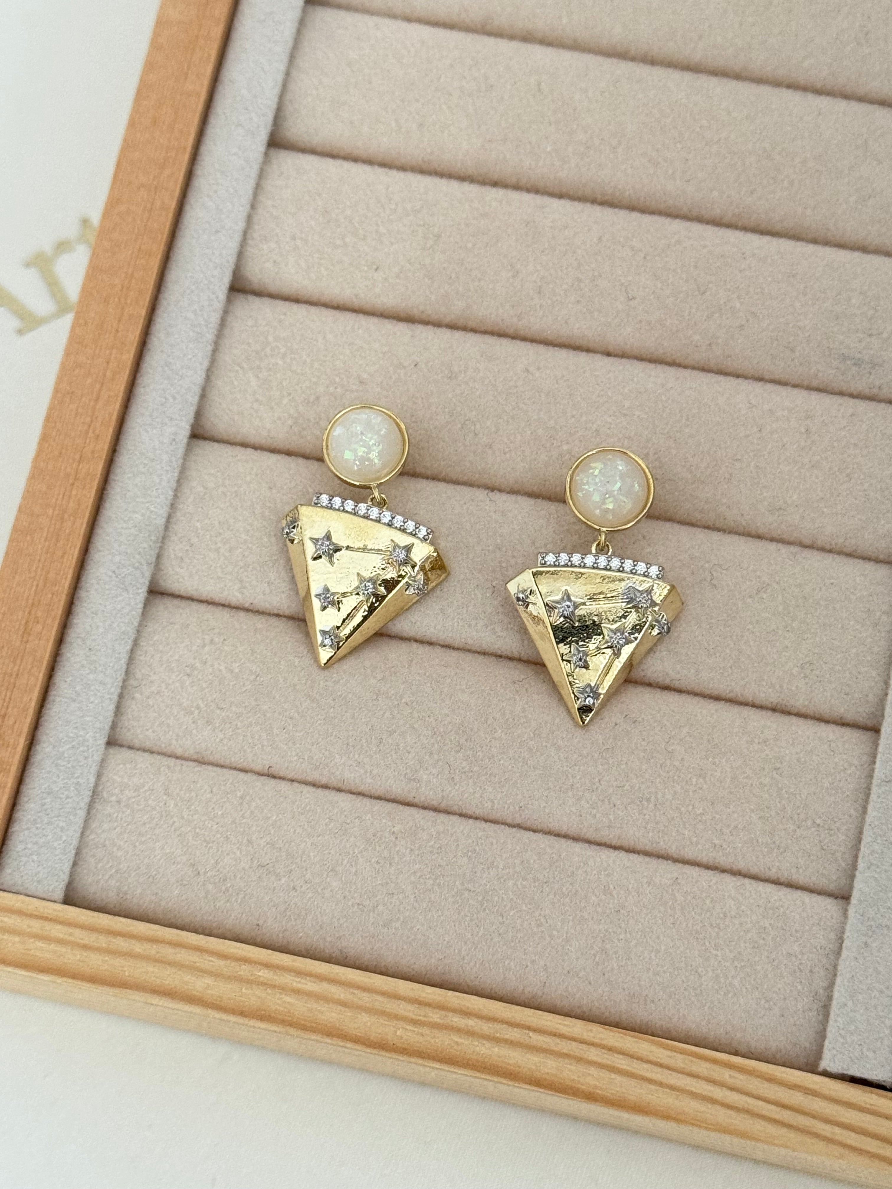 VELOURA ÜÇGEN DETAYLI GOLD KÜPE