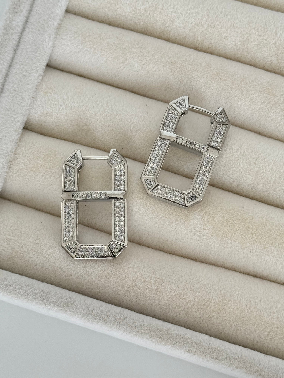 NARE İTHAL TAŞ DETAYLI SİLVER LEYLA KÜPE