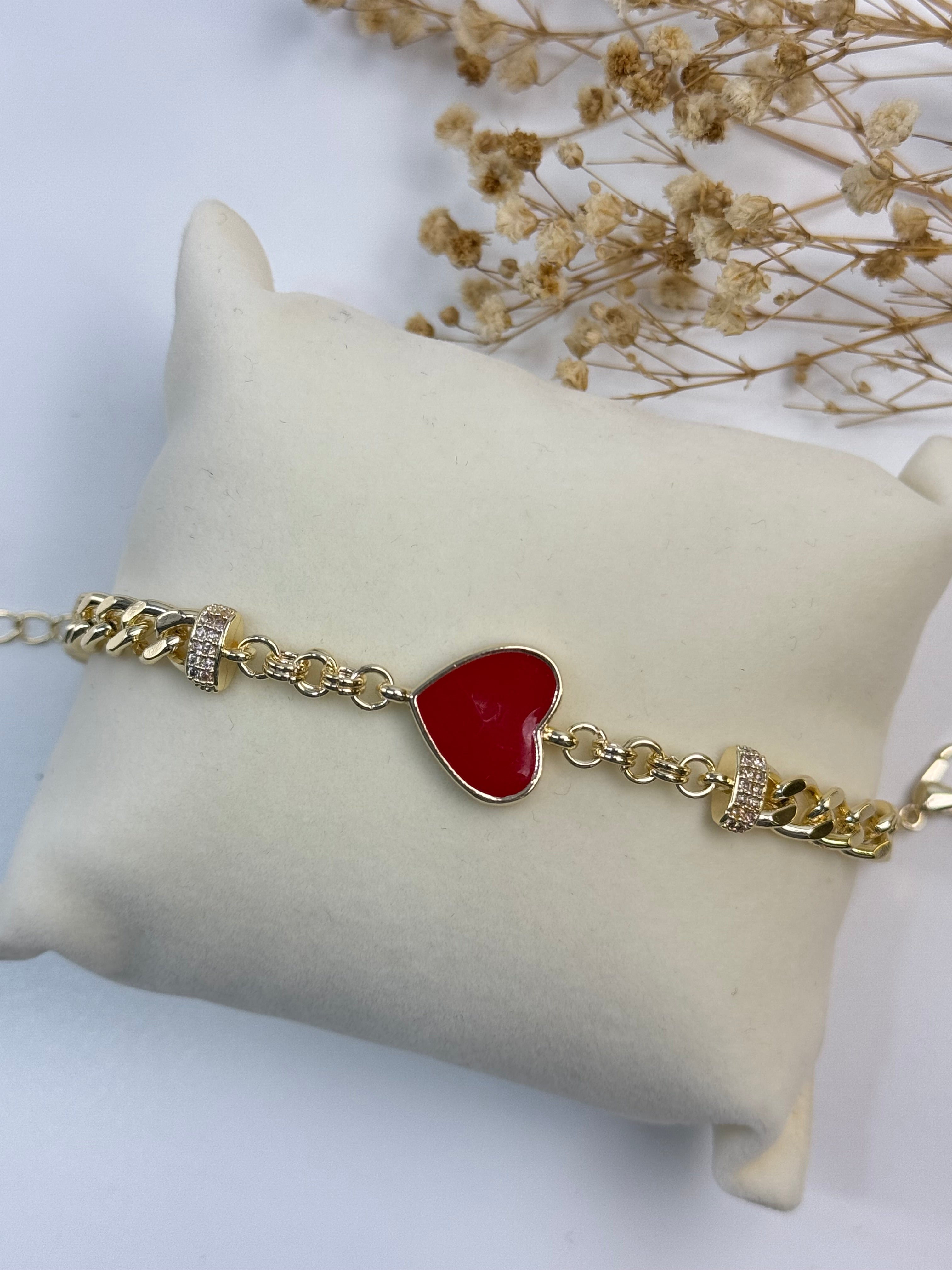 İTHAL KIRMIZI KALP DETAYLI BİLEKLİK