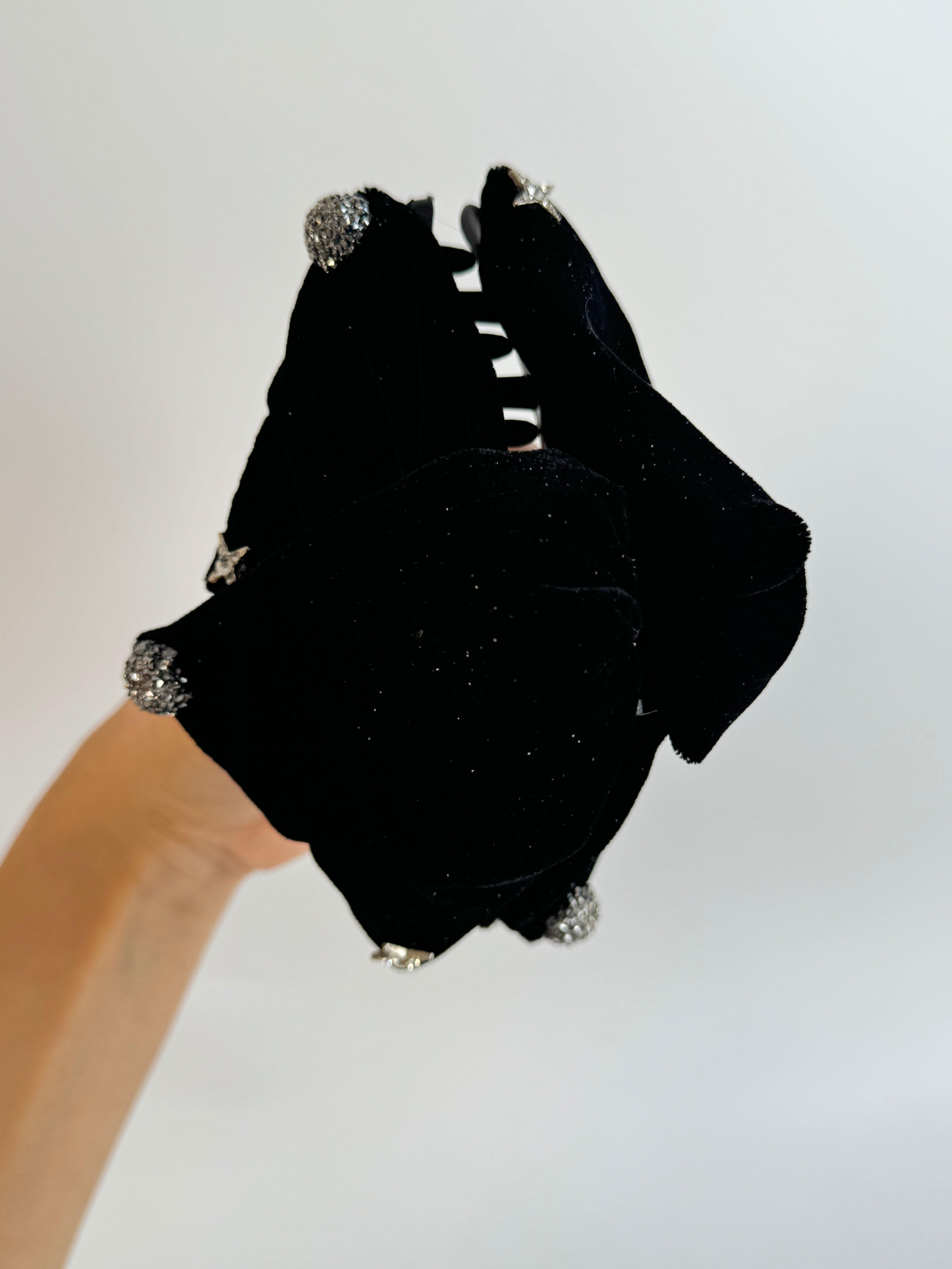 İTHAL SİYAH KADİFE TAŞ DETAYLI MANDAL DUBAİ TOKA