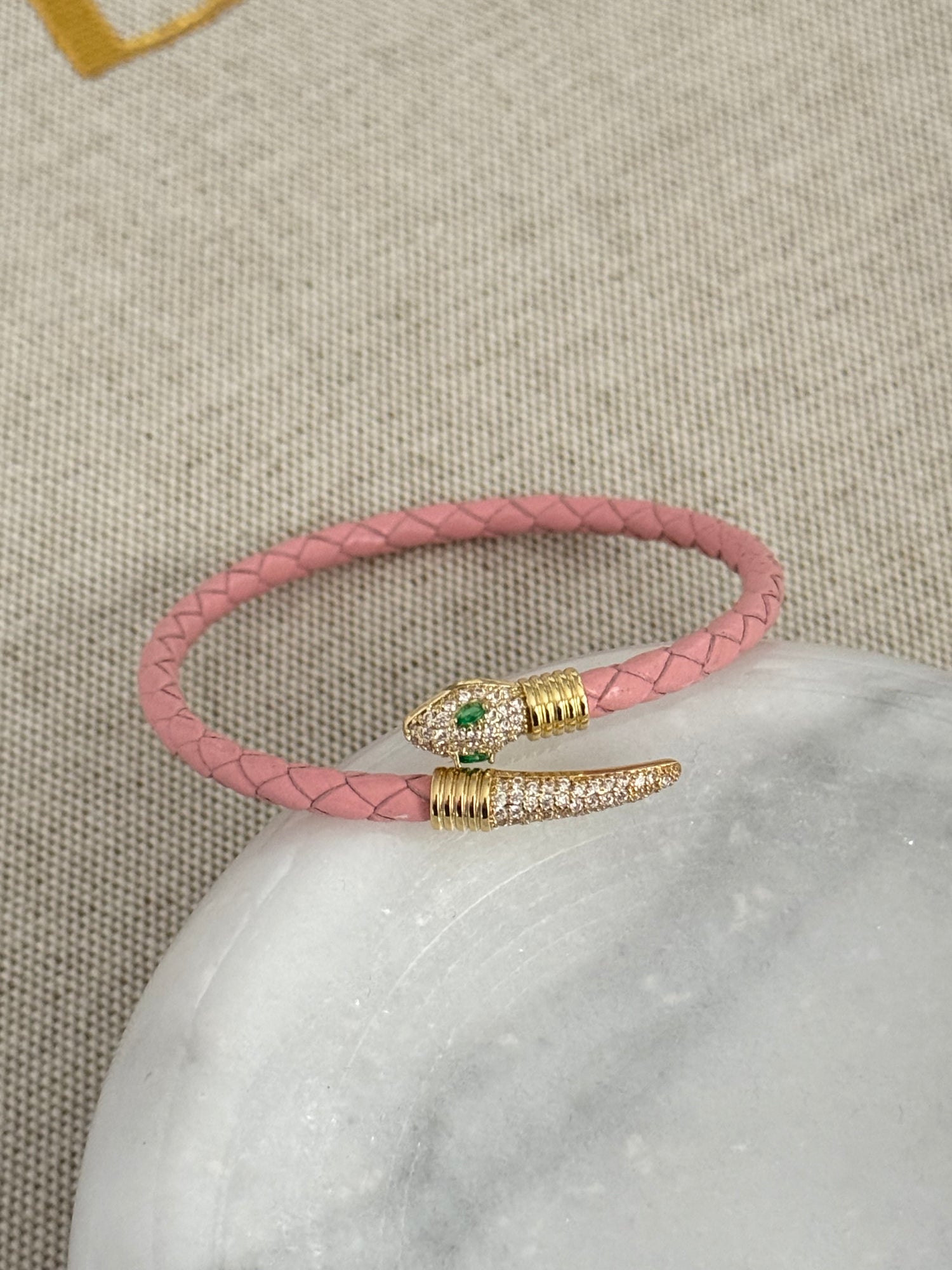 AVELİN YILAN DETAYLI PEMBE DERİLİ BİLEKLİK
