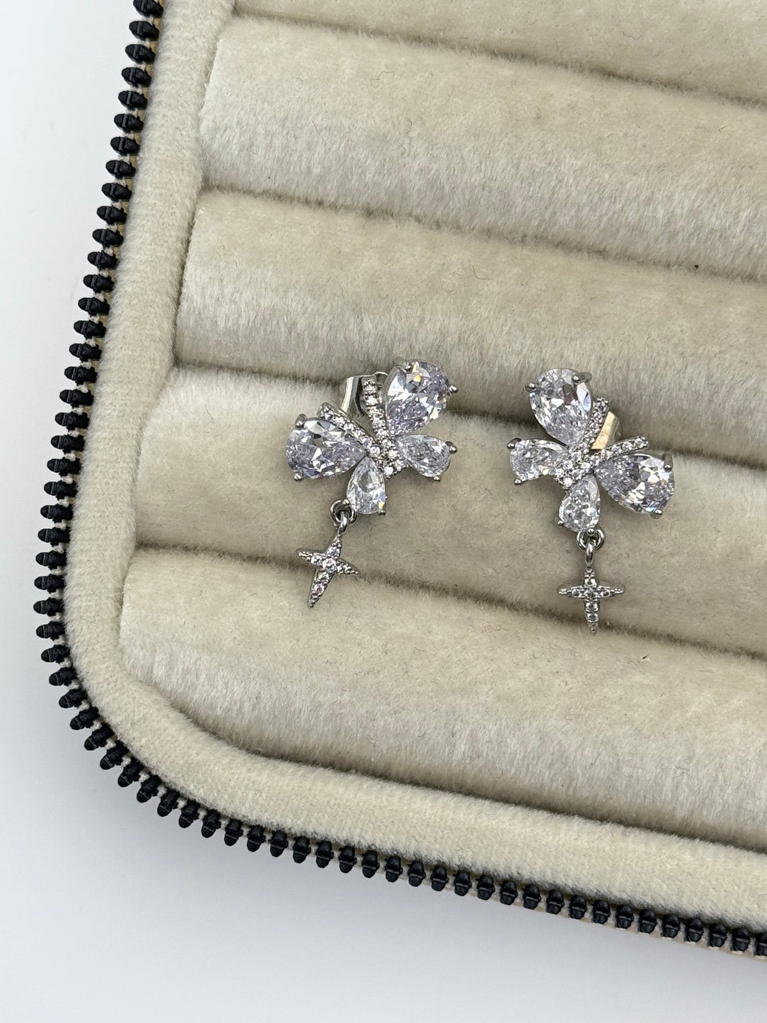 BEYAZ TAŞLI SİLVER KELEBEK KÜPE