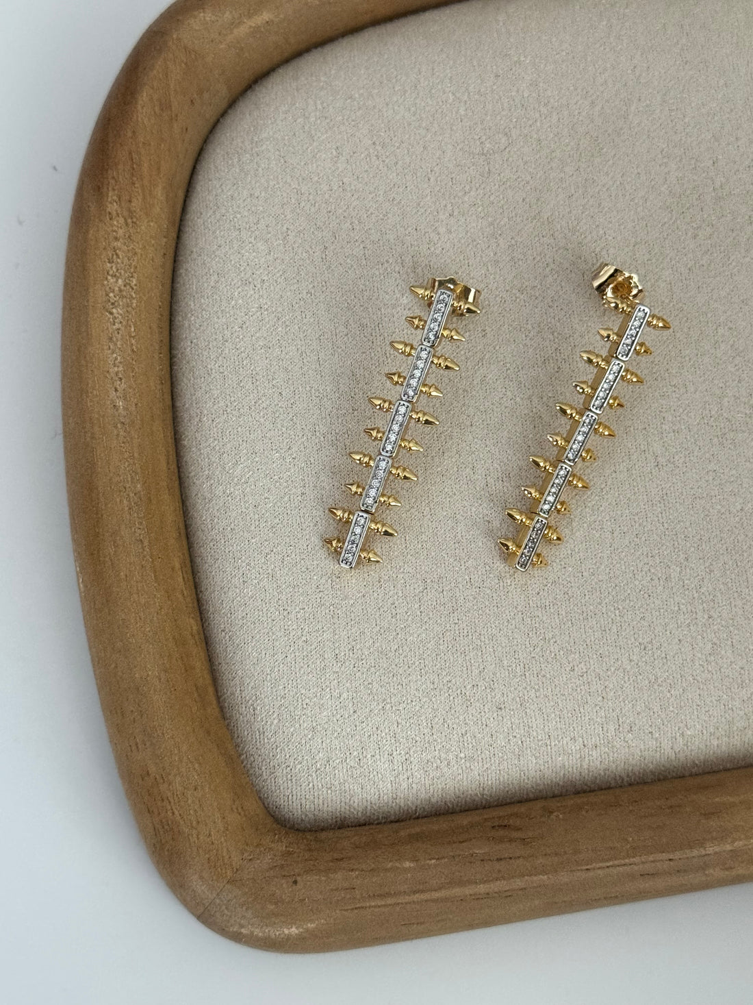 SETARAH TAŞ DETAYLI GOLD KÜPE