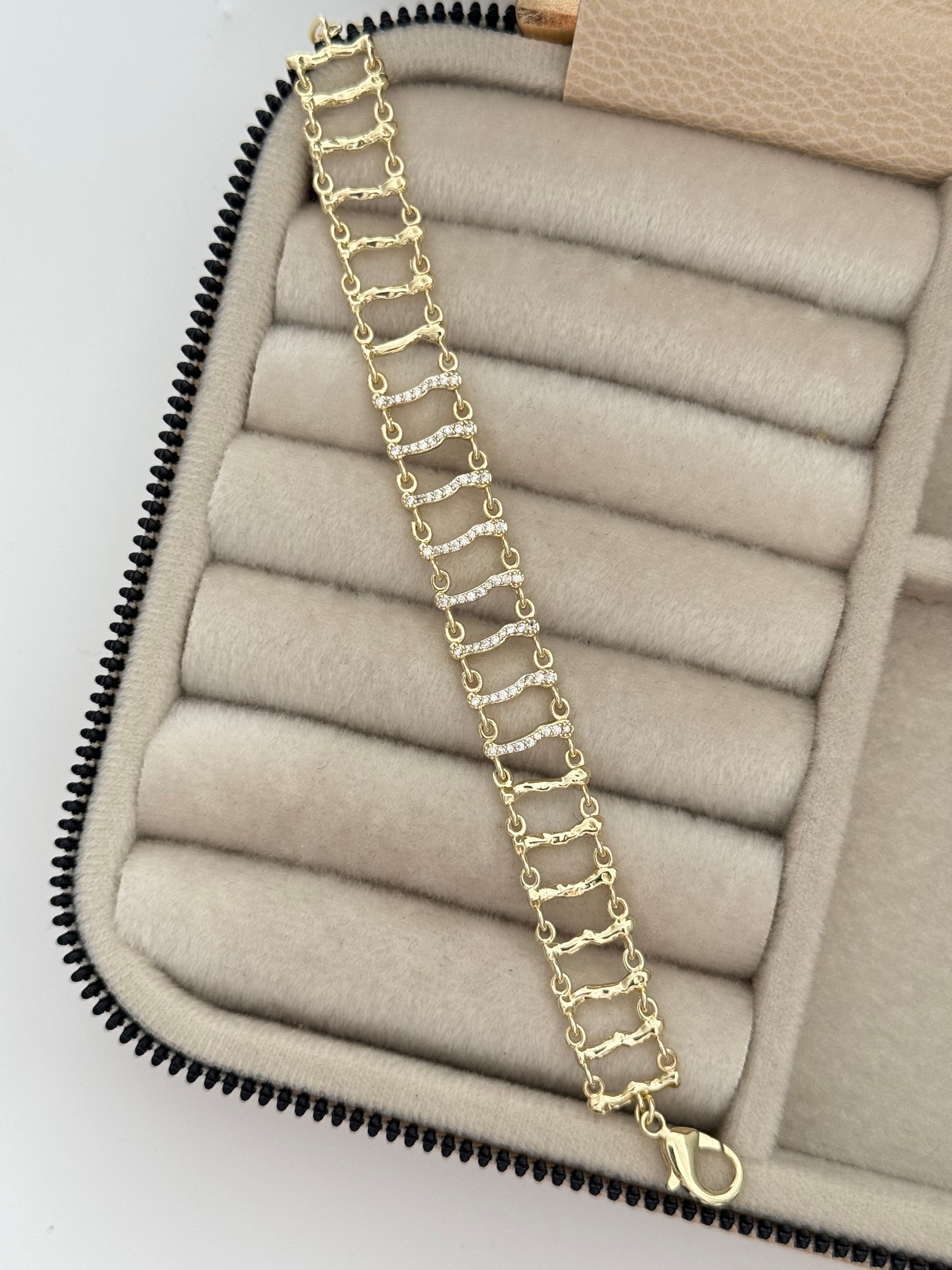 İTHAL TAŞ DETAYLI GOLD BİLEKLİK