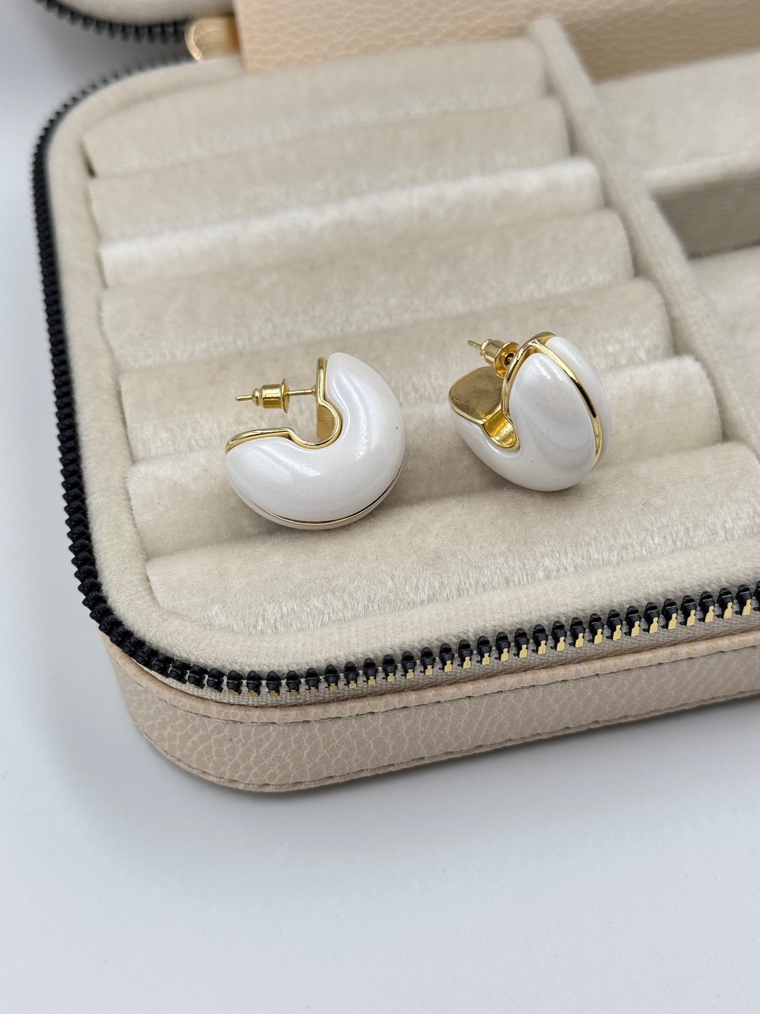 İTHAL BEYAZ KEMİK HALKA KÜPE