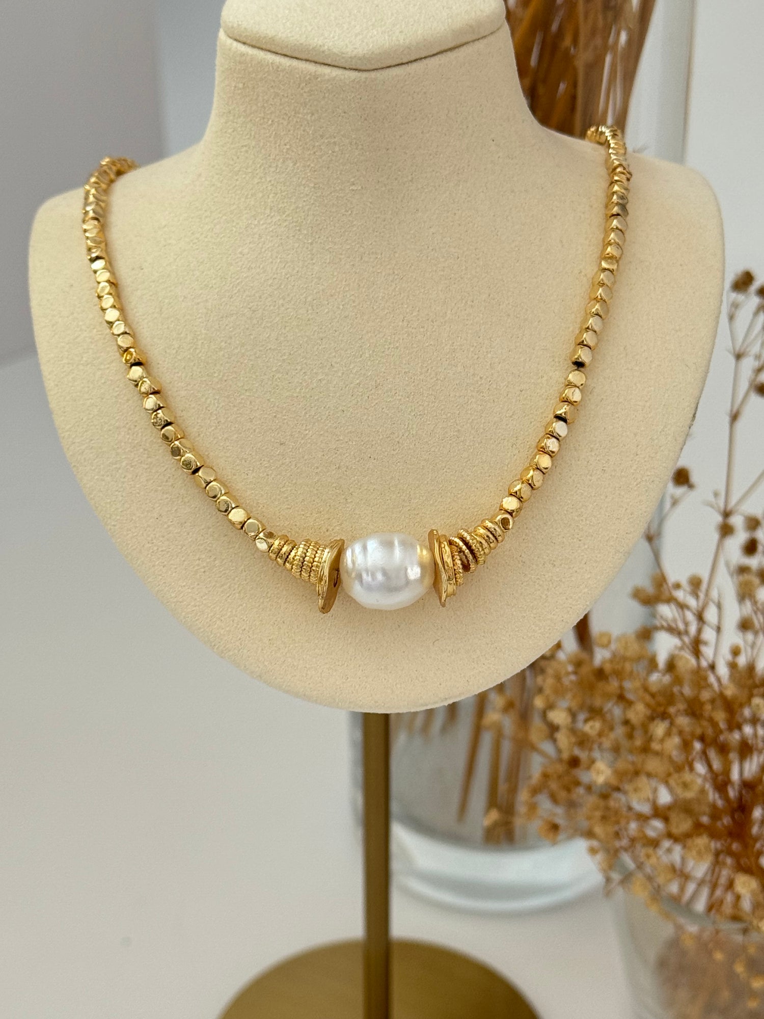 İTHAL İNCİ DETAYLI GOLD KÜP KOLYE