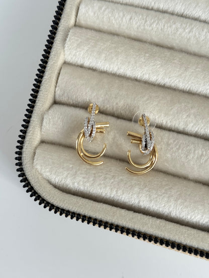 İTHAL TAŞ DETAYLI GOLD KÜPE