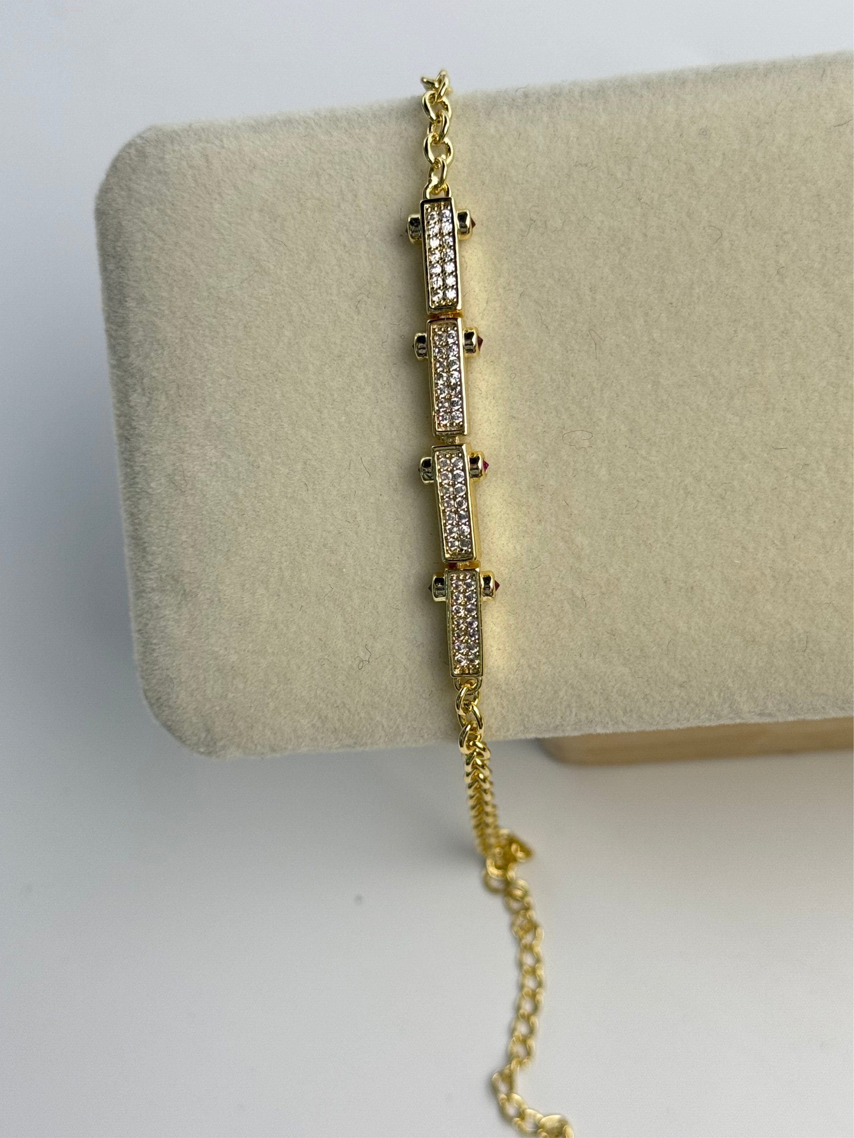 AVİN TAŞ DETAYLI GOLD BİLEKLİK