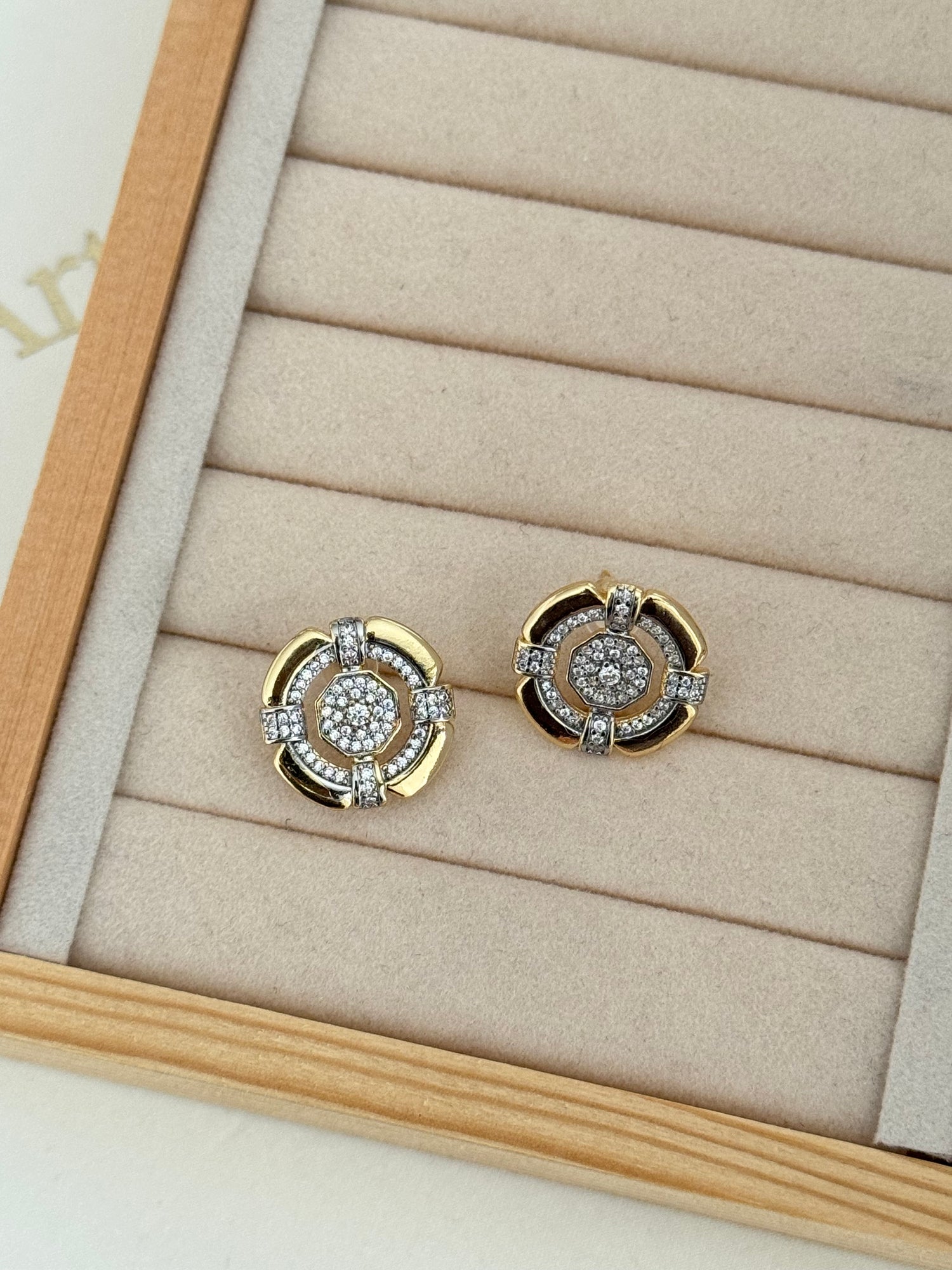 ZERELLE TAŞ DETAYLI GOLD KÜPE
