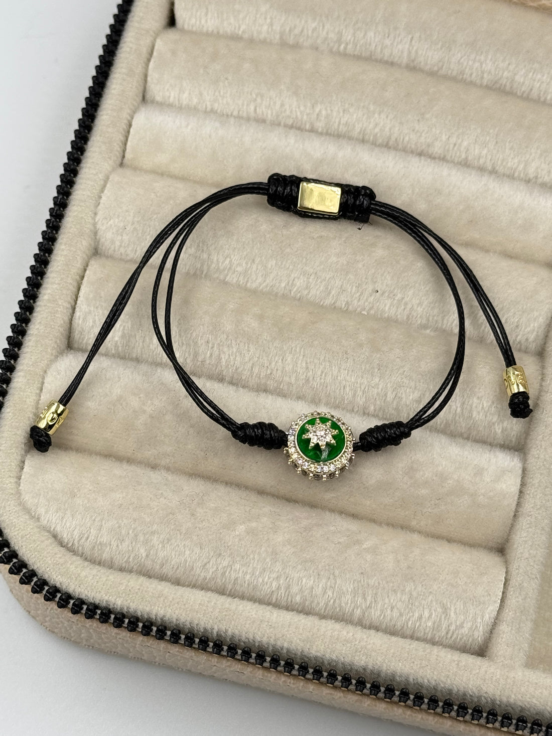 LUA YEŞİL TAŞLI SİYAH İPLİ AYARLANABİLİR BİLEKLİK