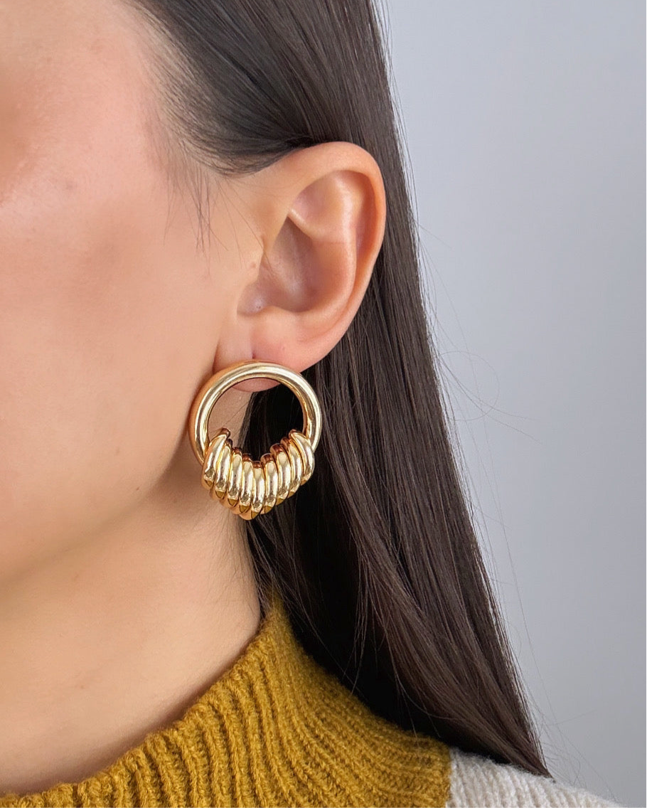 BEHRA İTHAL HALKA DETAYLI GOLD KÜPE