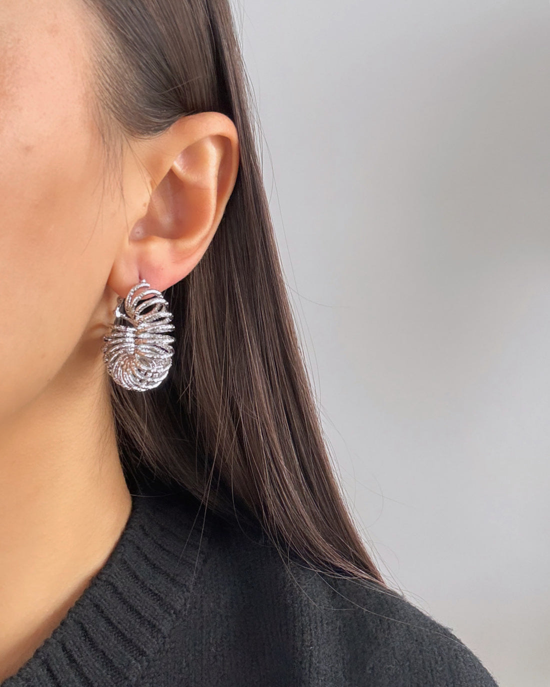 İTHAL SPİRAL DETAYLI SİLVER HALKA KÜPE