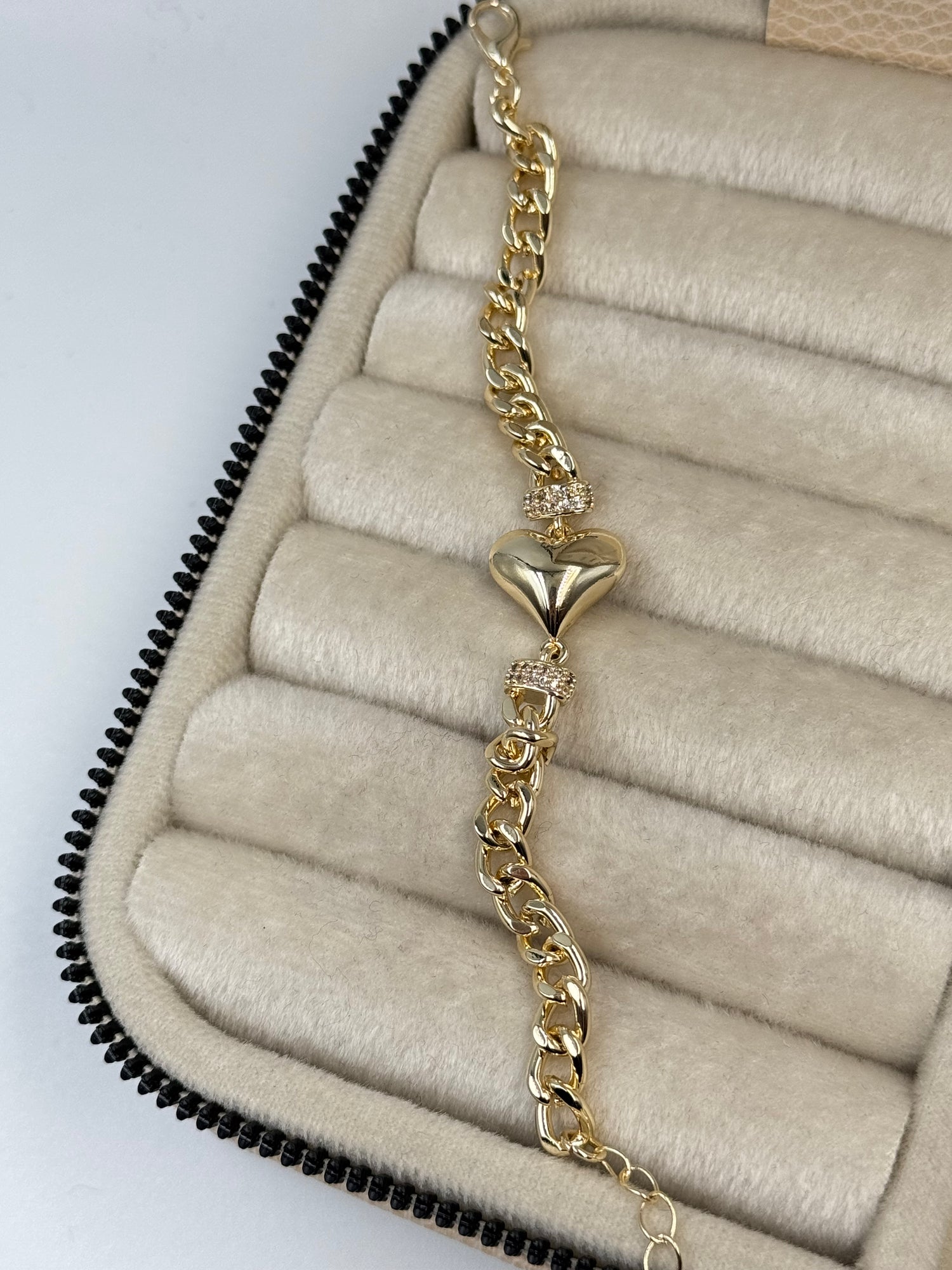 İTHAL KALP DETAYLI BİLEKLİK