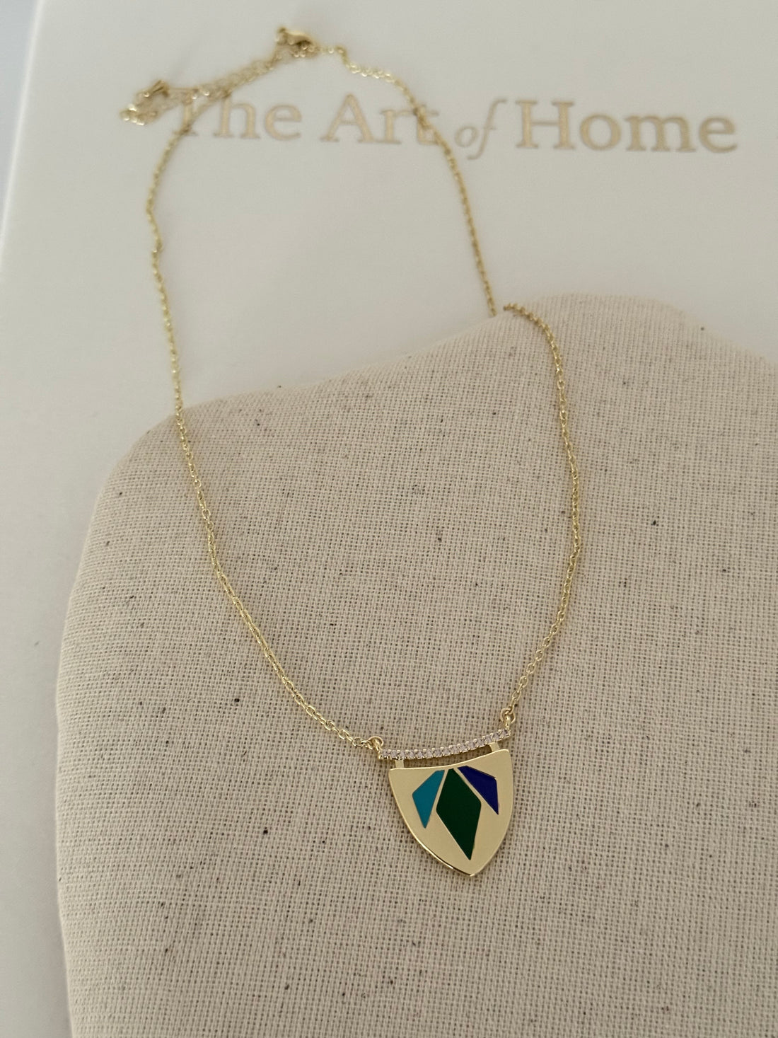 ELAN KALKAN DESENLİ GOLD KOLYE