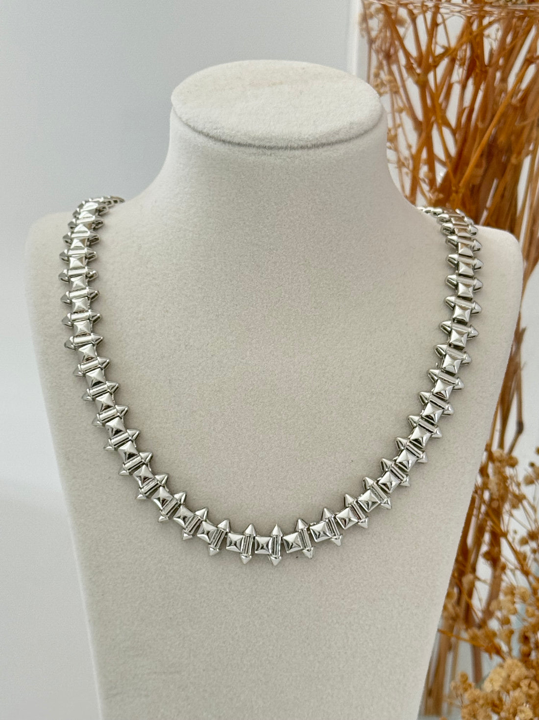 ÇİVİ DETAYLI İTHAL SİLVER KOLYE