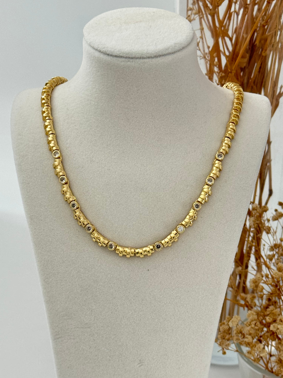 İTHAL TAŞ DETAYLI GOLD KOLYE