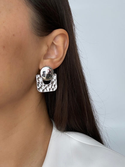 İTHAL KARE DÜĞME DETAYLI SİLVER KÜPE