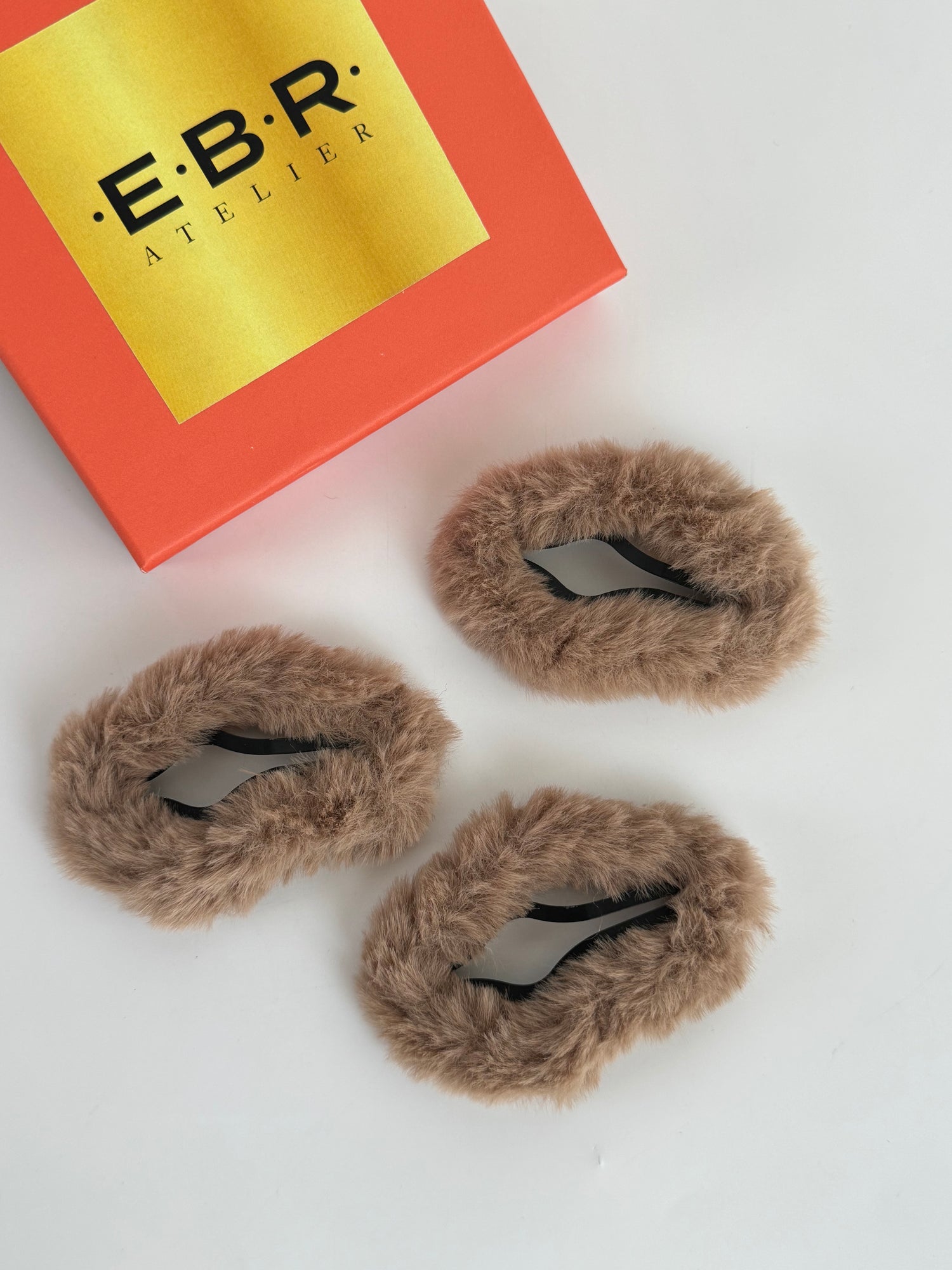 İTHAL PELUŞ KAHVERENGİ ÇITÇITLI TOKA(1 adet içindir)