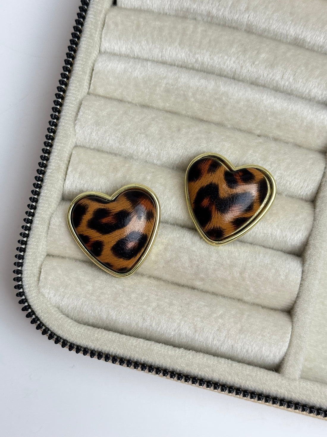 İTHAL LEOPAR KALPLİ MARKA MODEL KÜPE