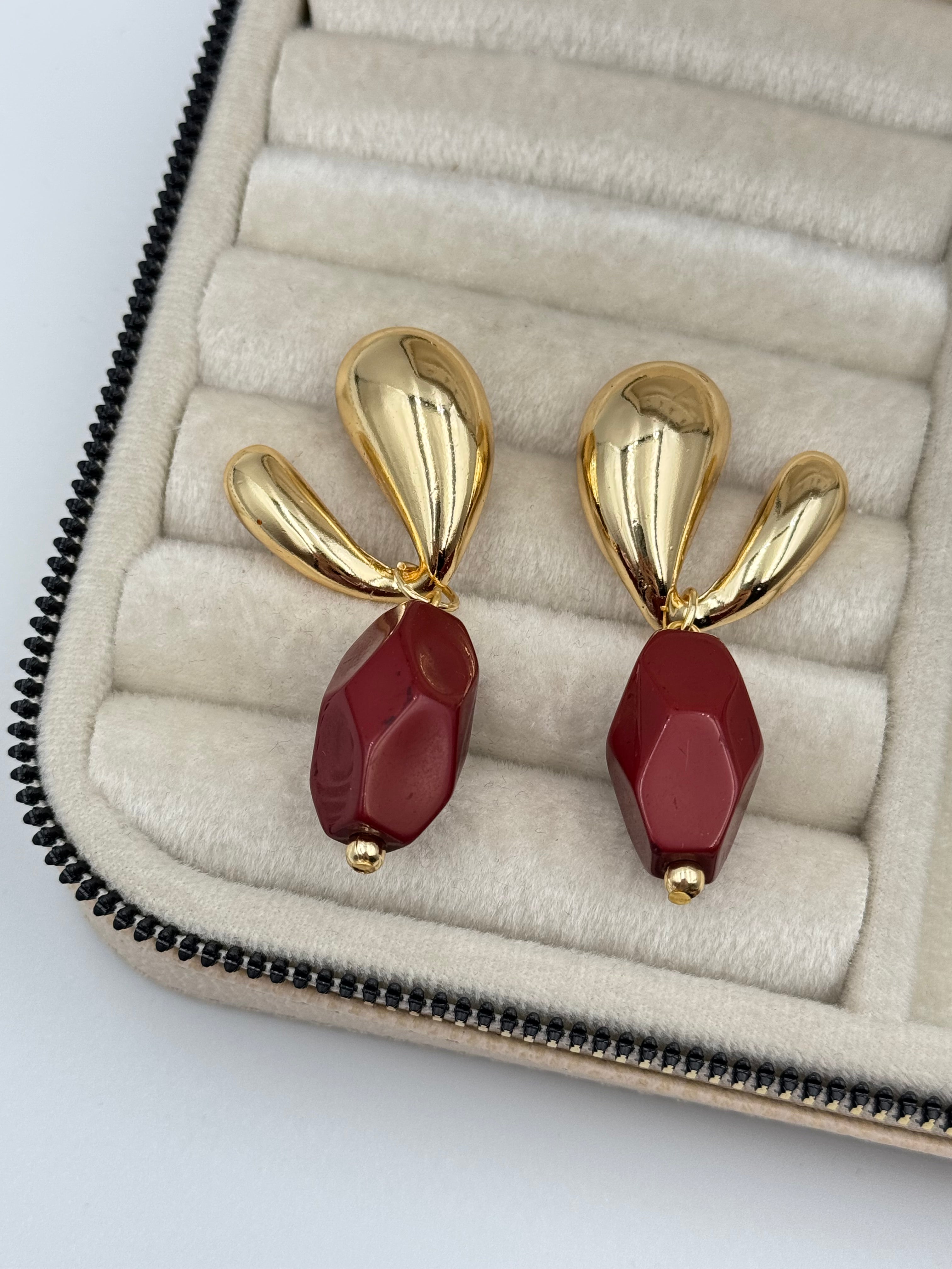 İTHAL BORDO DETAYLI GOLD PLAKALI KÜPE