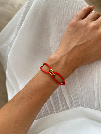 İTHAL MARKA MODEL KIRMIZI İPLİ AYARLANABİLİR BİLEKLİK