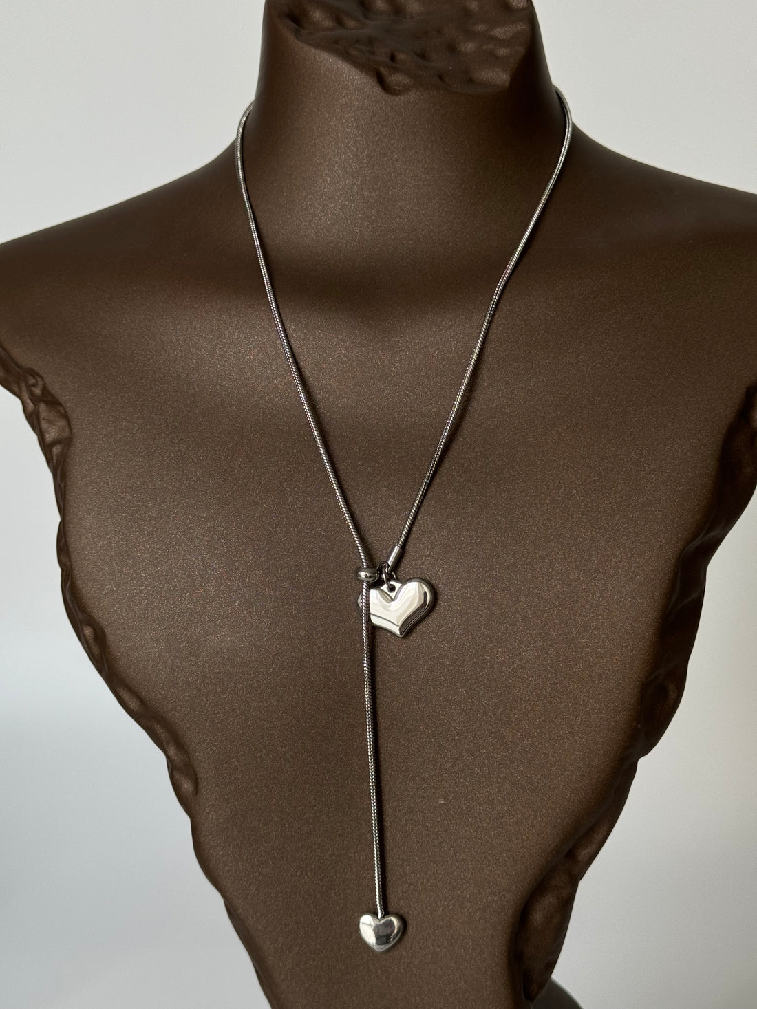 KALP DETAYLI AYARLANABİLİR ASANSÖRLÜ SİLVER ÇELİK KOLYE