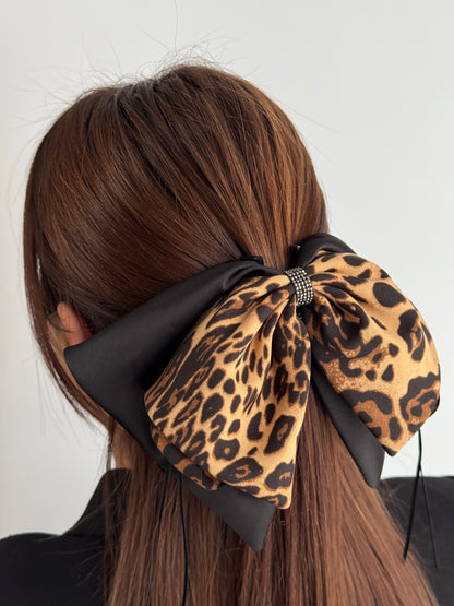 İTHAL TAŞLI FİYONKLU KURDELELİ MANDAL TOKA