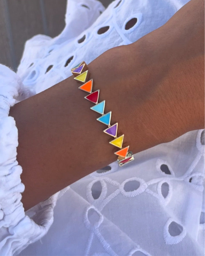 İTHAL RENKLİ ÜÇGEN DETAYLI BİLEKLİK