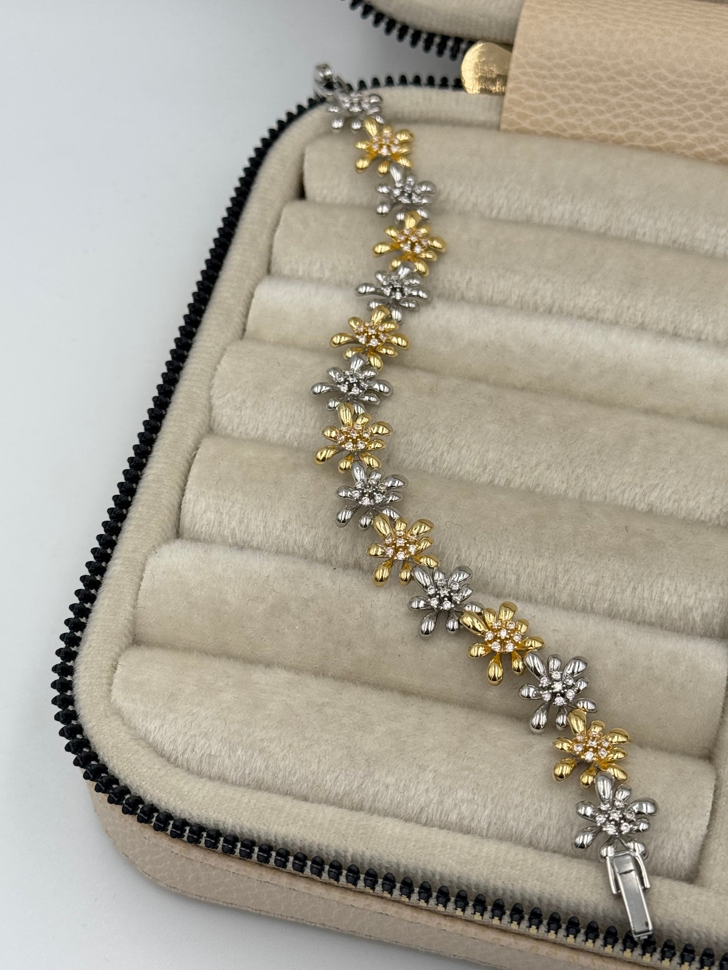 İTHAL ÇİÇEK DETAYLI ÇİFT RENK BİLEKLİK