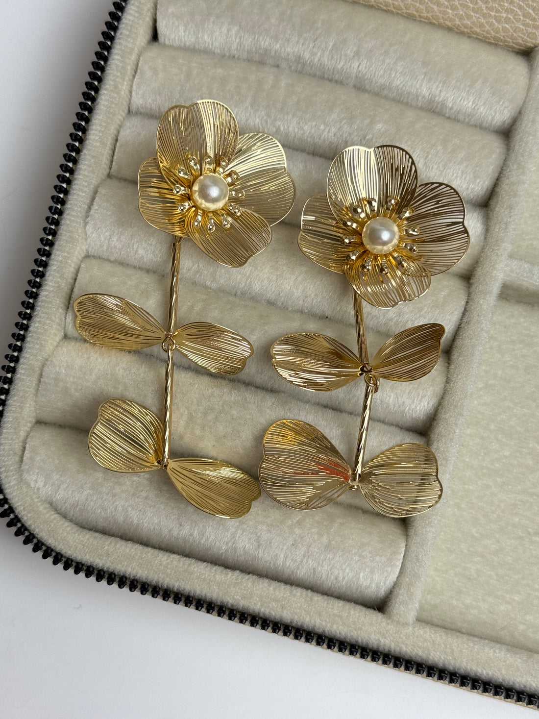 İTHAL ÇİÇEK MODEL GOLD MARKA MODEL KÜPE