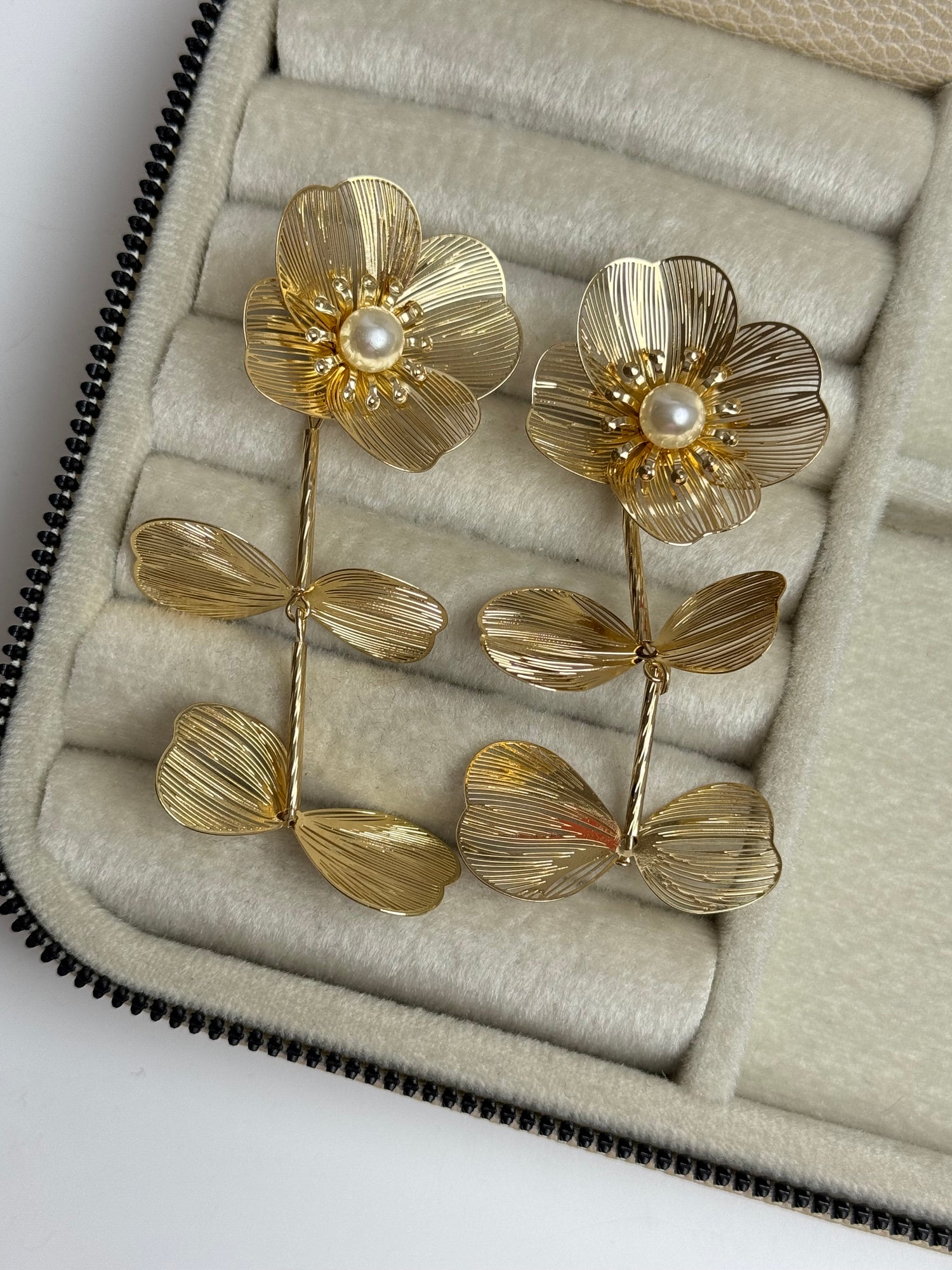 İTHAL ÇİÇEK MODEL GOLD MARKA MODEL KÜPE