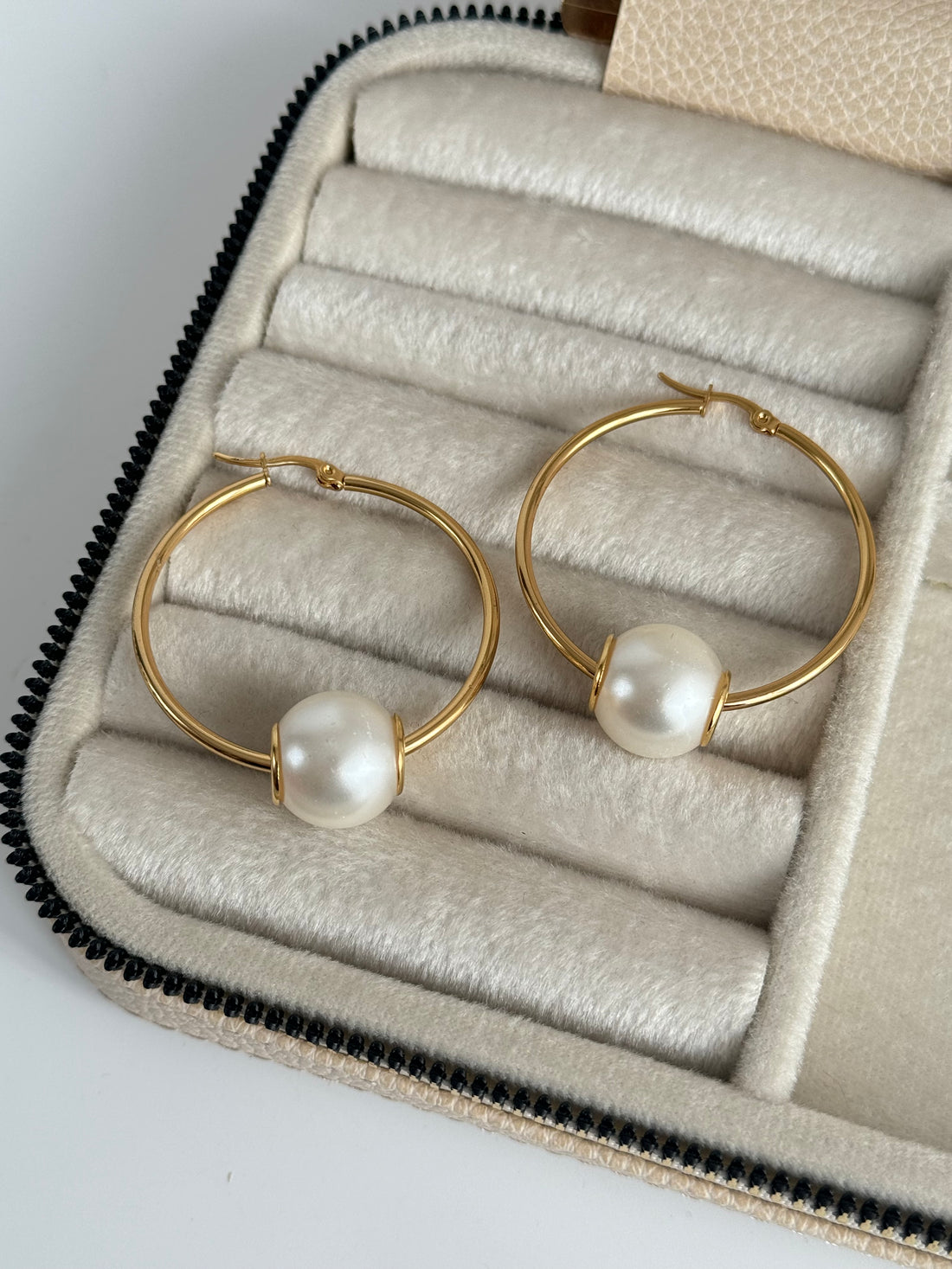 İTHAL İNCİ DETAYLI GOLD KÜPE