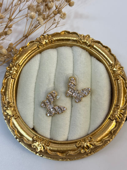 İTHAL KELEBEK DETAYLI MİNİMAL GOLD KÜPE