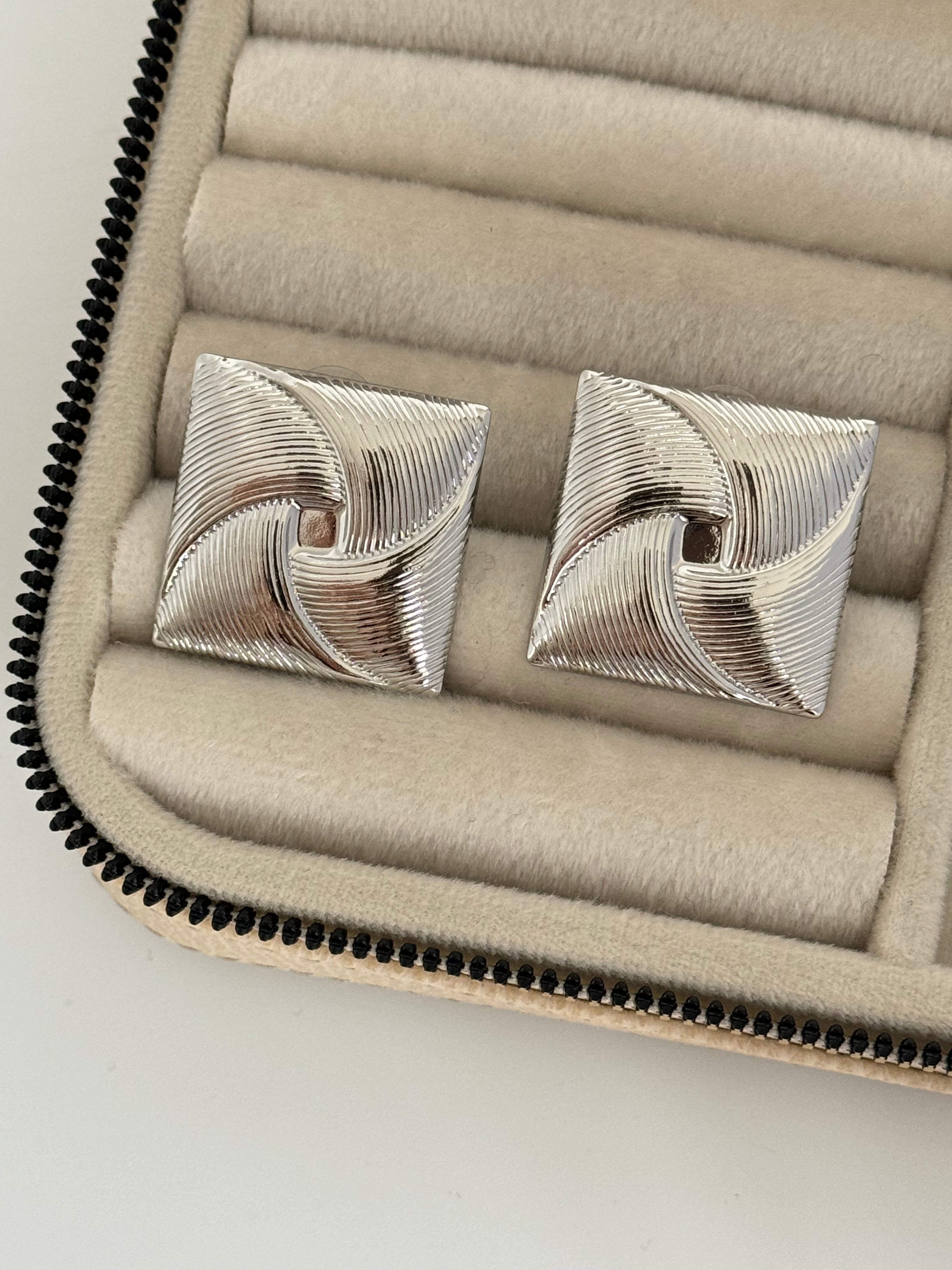 İTHAL KARE DETAYLI SİLVER KÜPE