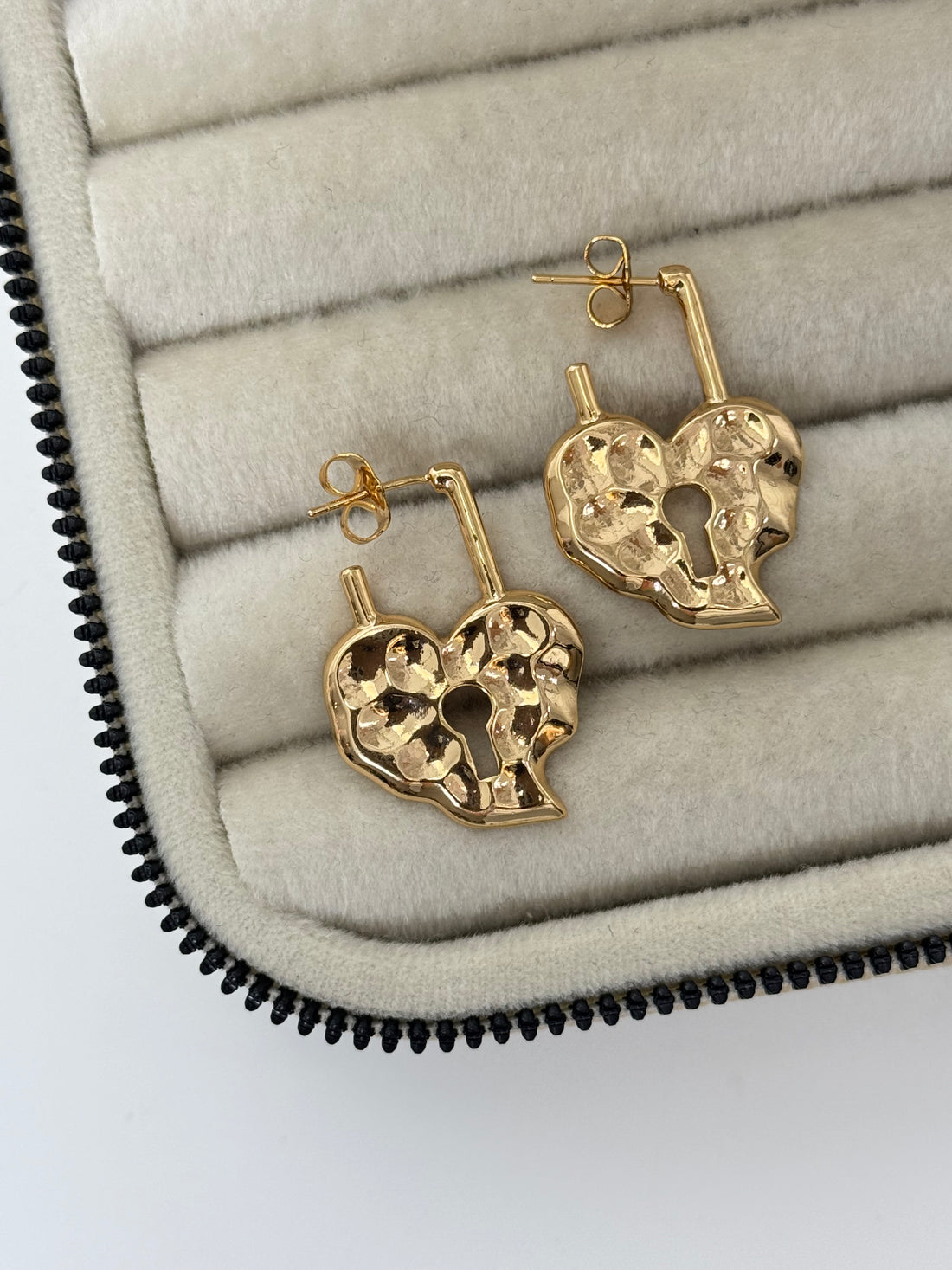 İTHAL GOLD KALPLİ KİLİT KÜPE