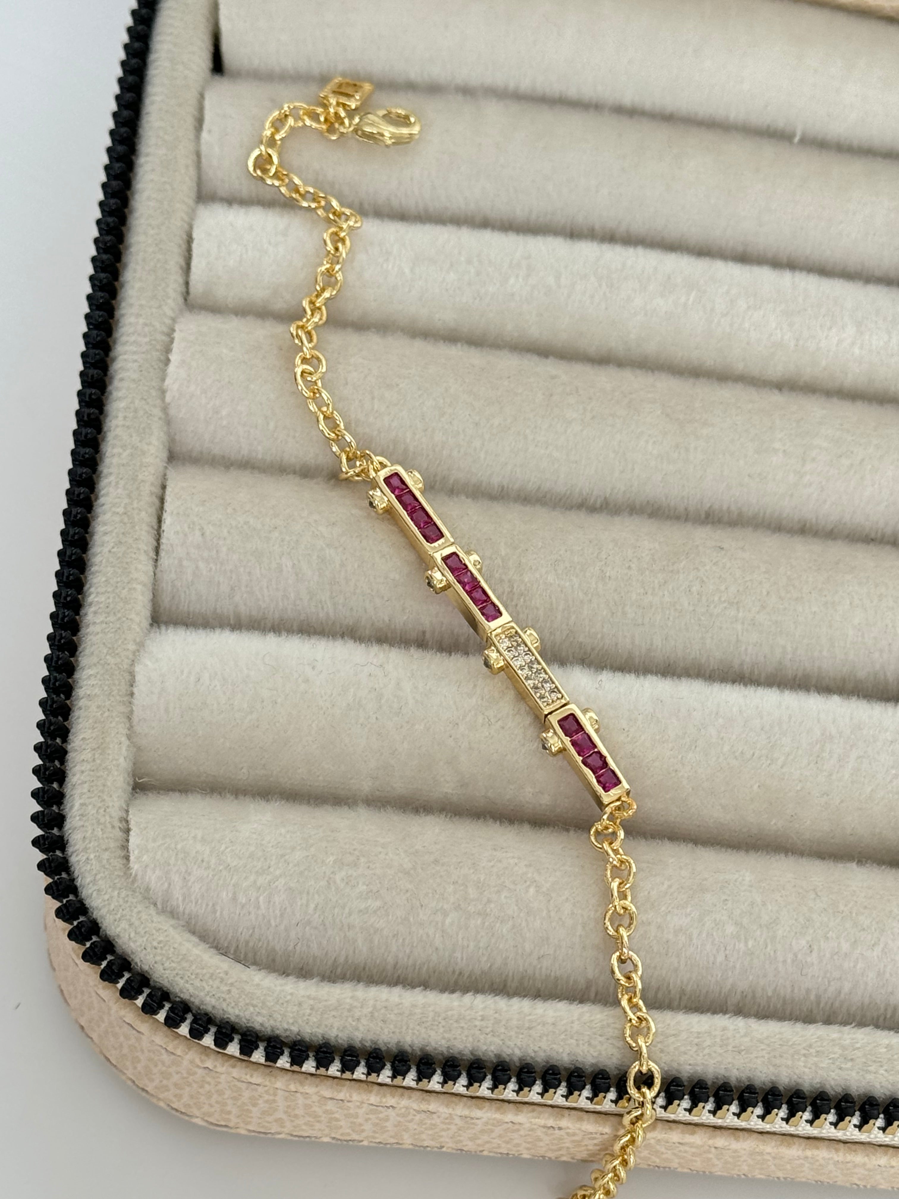 AVİN FUŞYA TAŞ DETAYLI GOLD BİLEKLİK