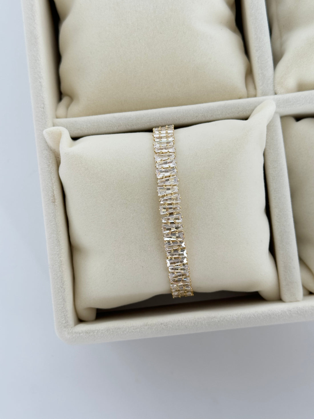 İTHAL ZİRKON TAŞLI GOLD KELEPÇE BİLEZİK