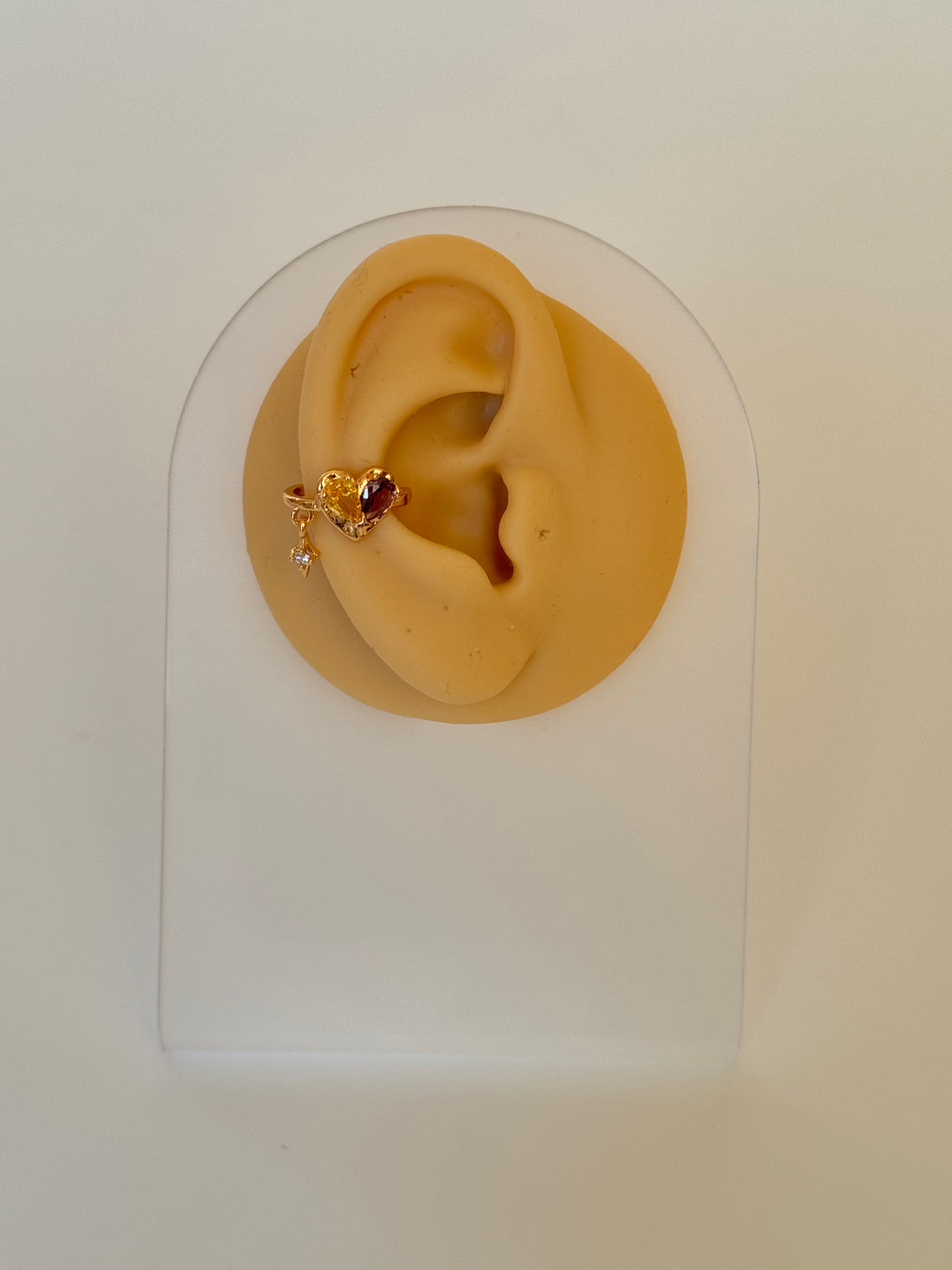 İTHAL KALP DETAYLI SAĞ KULAK GOLD KIKIRDAK KÜPE EARCUFF