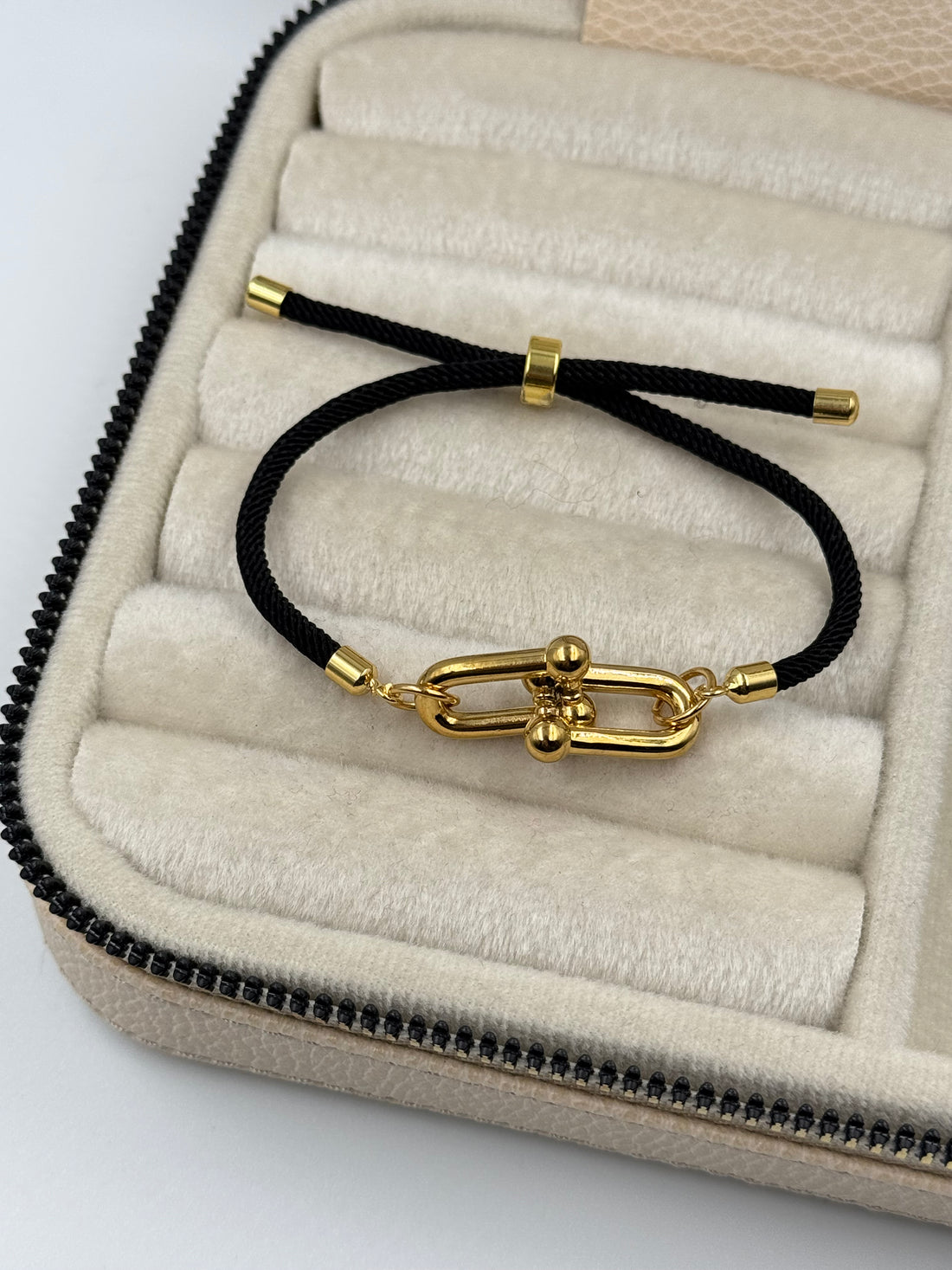 VİRA MARKA MODEL SİYAH İPLİ AYARLANABİLİR BİLEKLİK