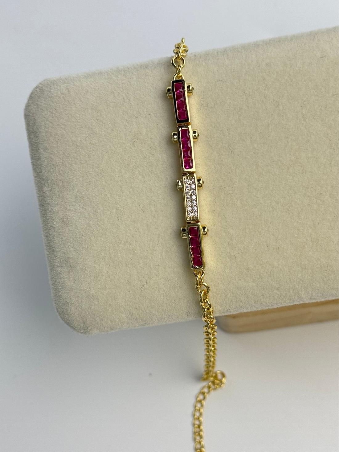 AVİN FUŞYA TAŞ DETAYLI GOLD BİLEKLİK