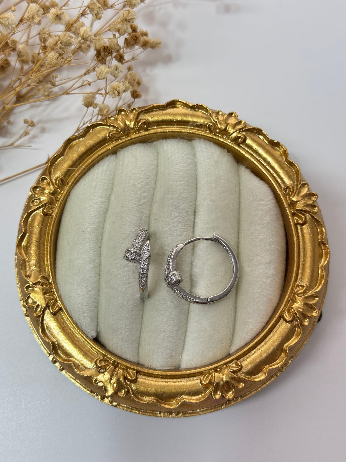 ÇİVİ DETAYLI İTHAL SİLVER HALKA KÜPE