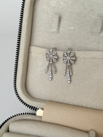 İTHAL MARKA MODEL TAŞLI SİLVER KÜPE