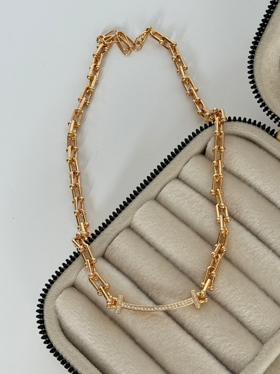 İTHAL DETAYLI ZİNCİR MODEL ROSE GOLD KOLYE