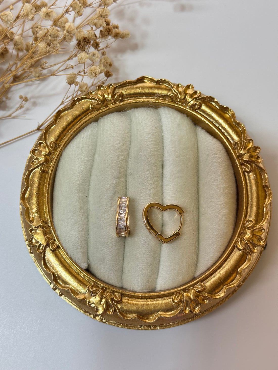 TAŞLI KALP DETAYLI GOLD KÜPE