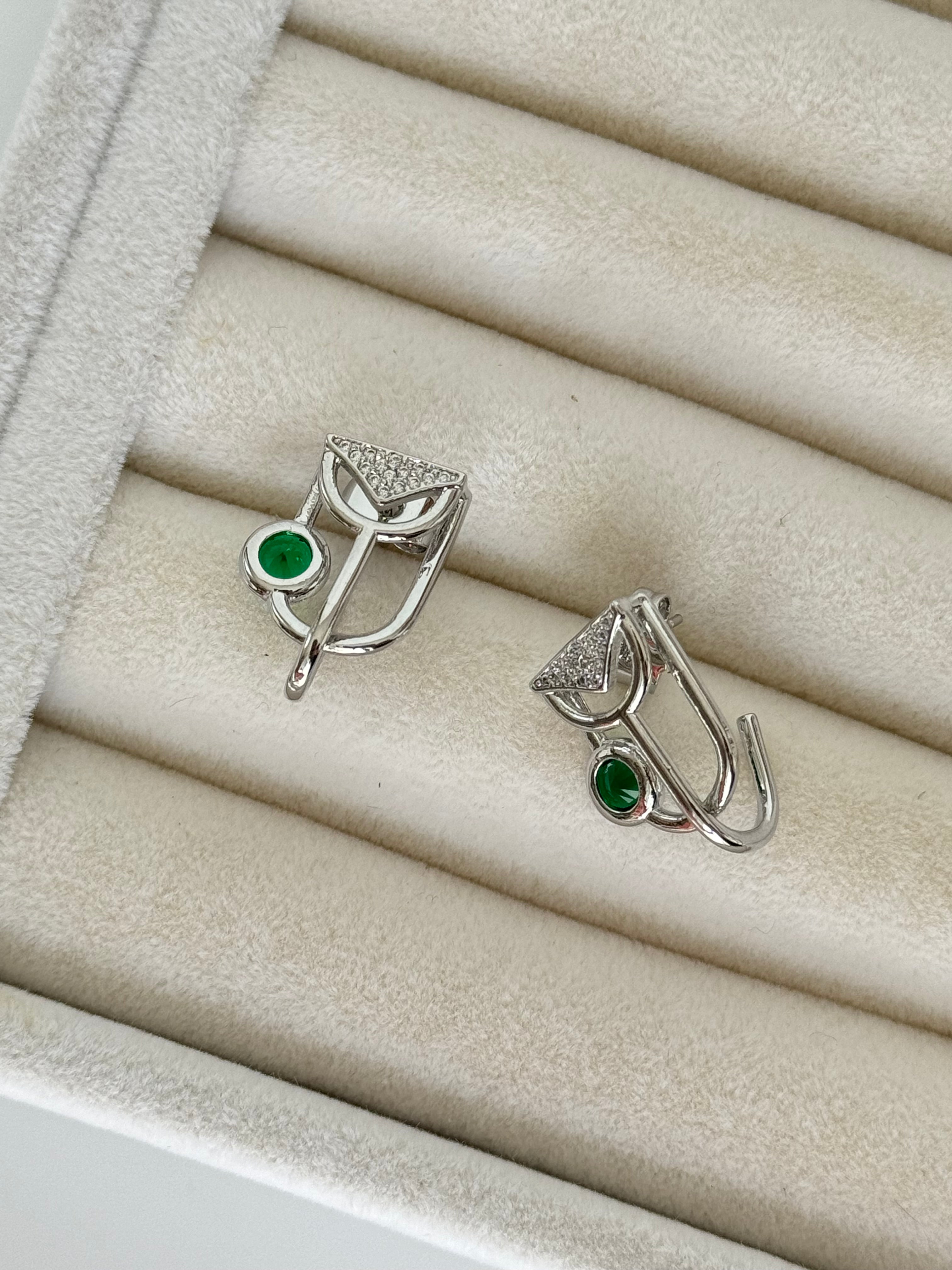 İTHAL YEŞİL TAŞ DETAYLI SİLVER KÜPE