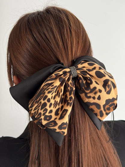 İTHAL TAŞLI FİYONKLU KURDELELİ MANDAL TOKA