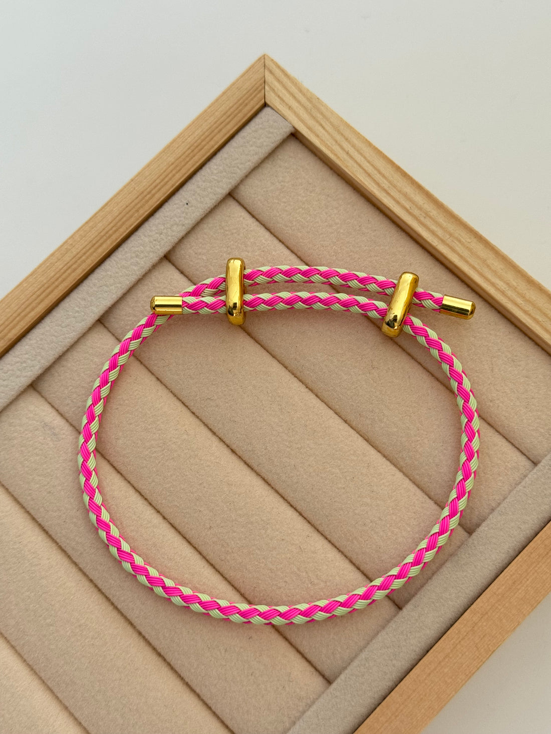 TEYA RENKLİ AYARLANABİLİR ÇELİK BİLEKLİK