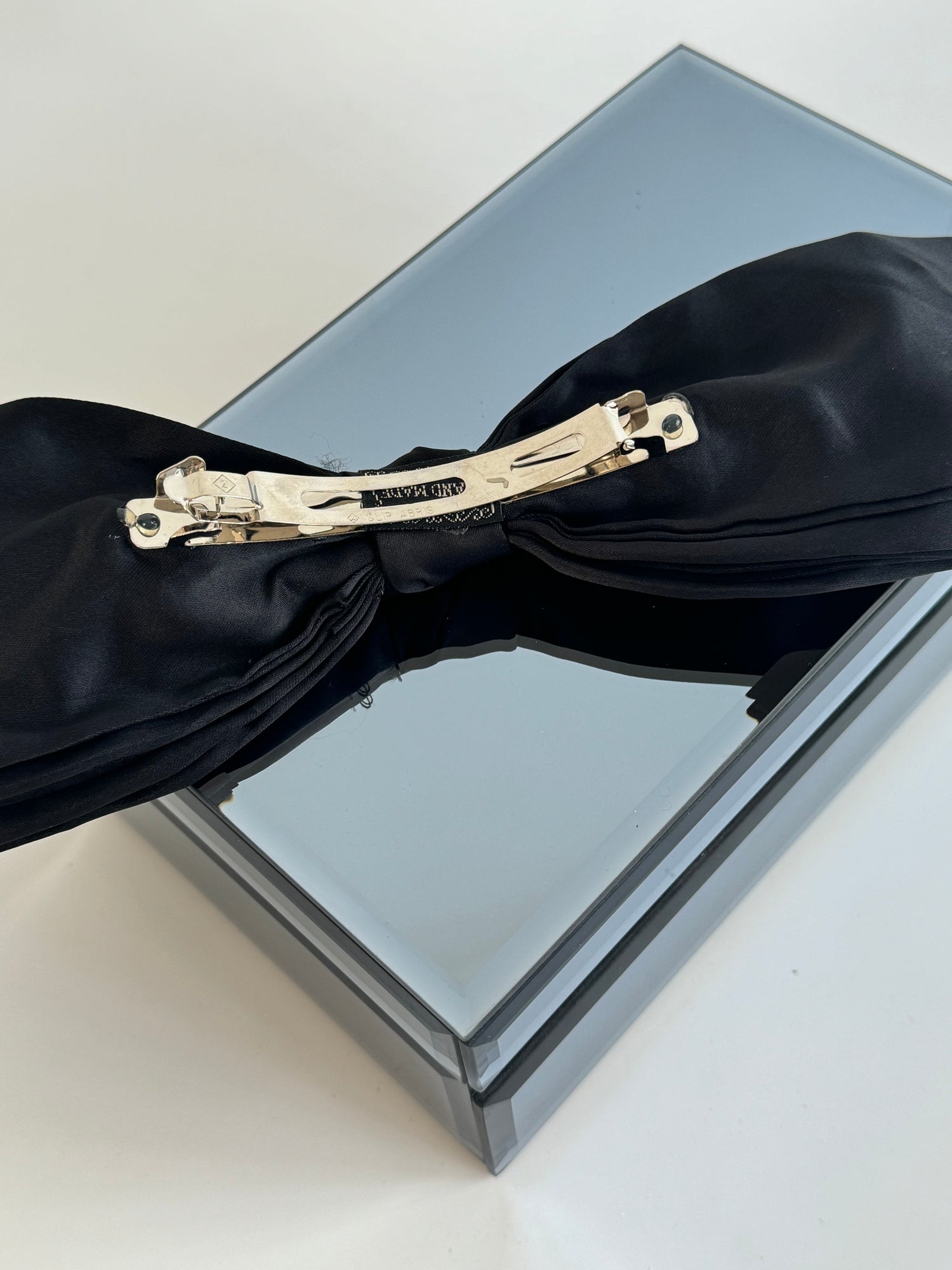 İTHAL SİYAH FİYONKLU KUMAŞ TOKA