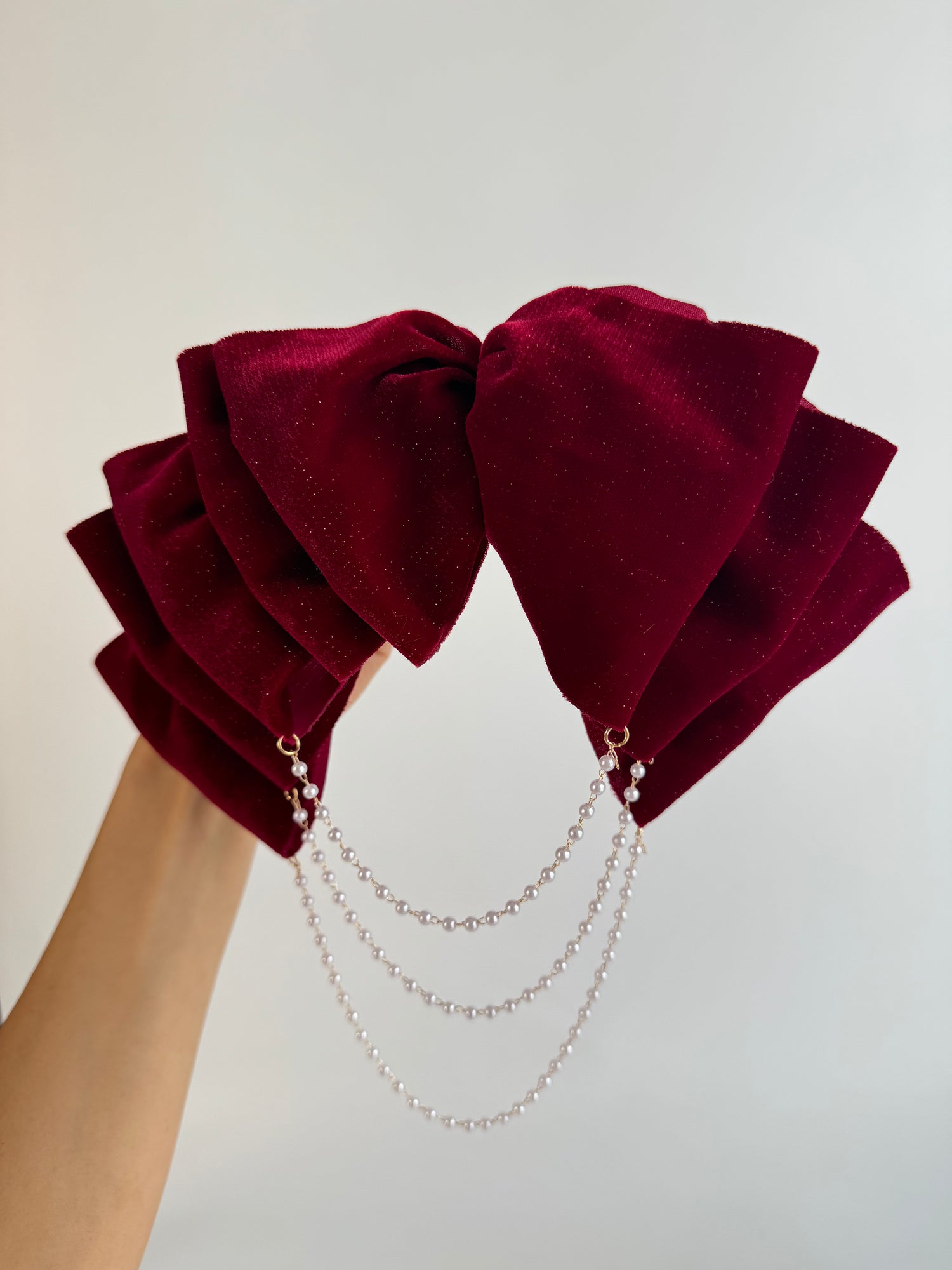 İTHAL KIRMIZI KADİFE SALLANTILI İNCİ DETAYLI TOKA